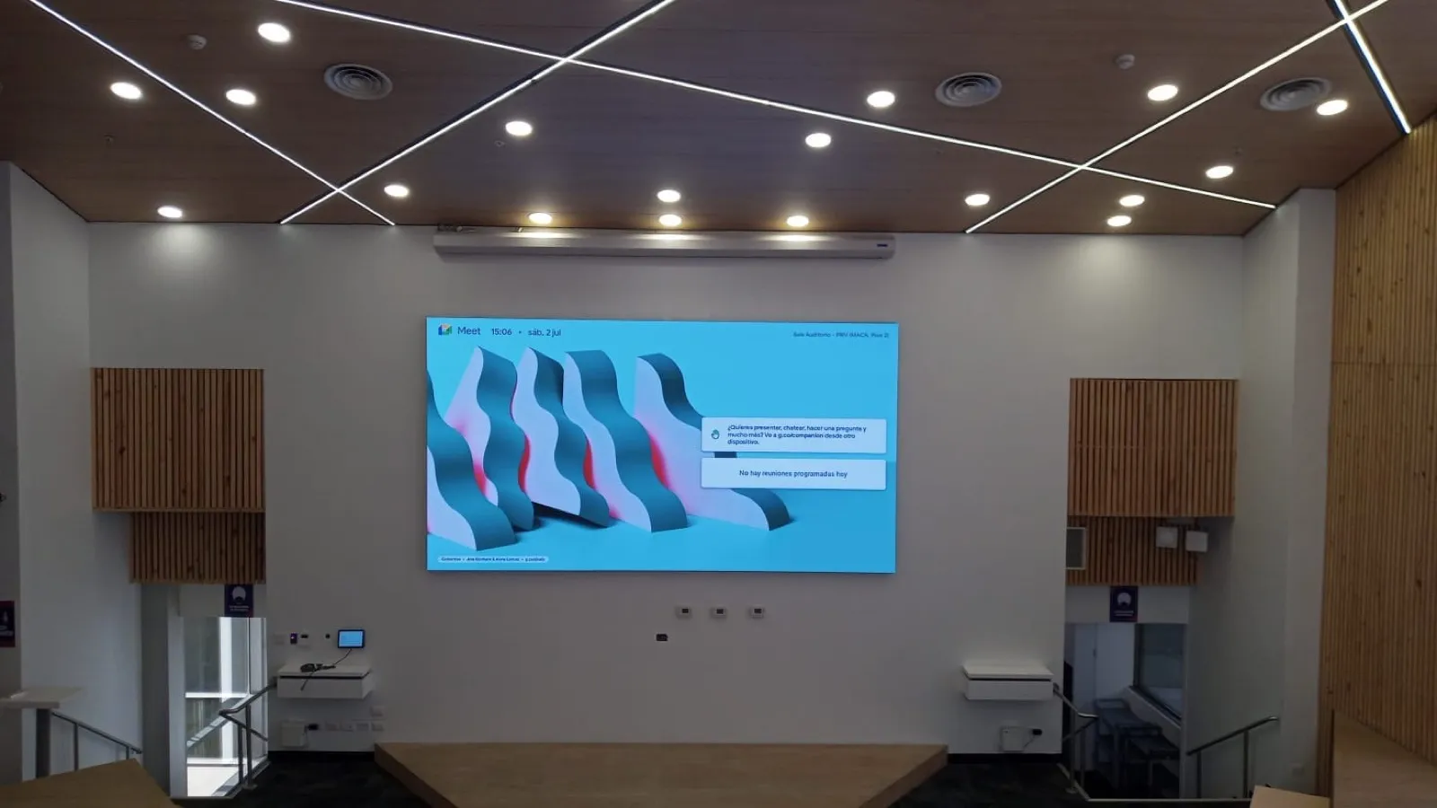 Video wall en auditorio, WOM