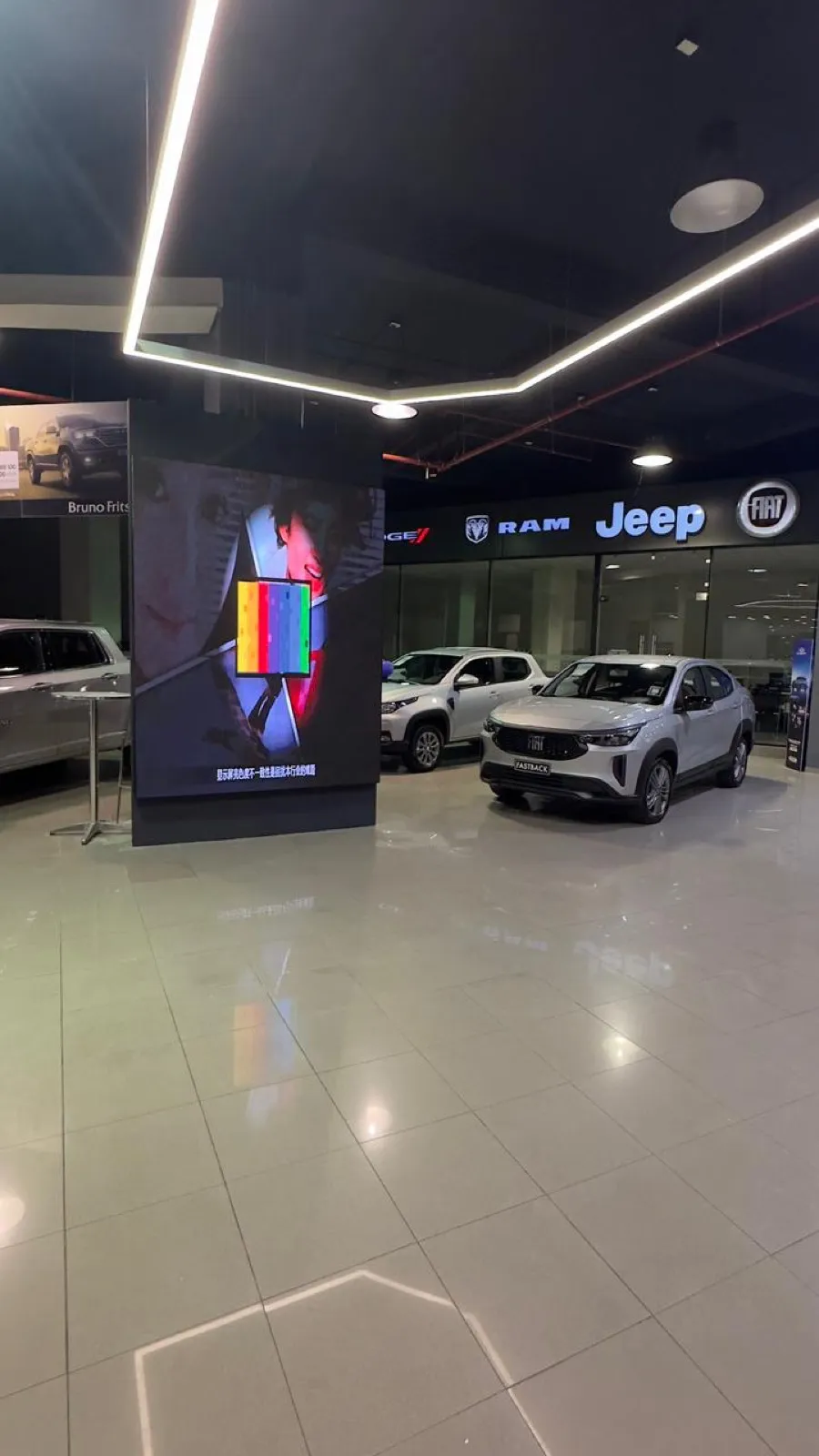 Video wall vertical en showroom, Leapmotors