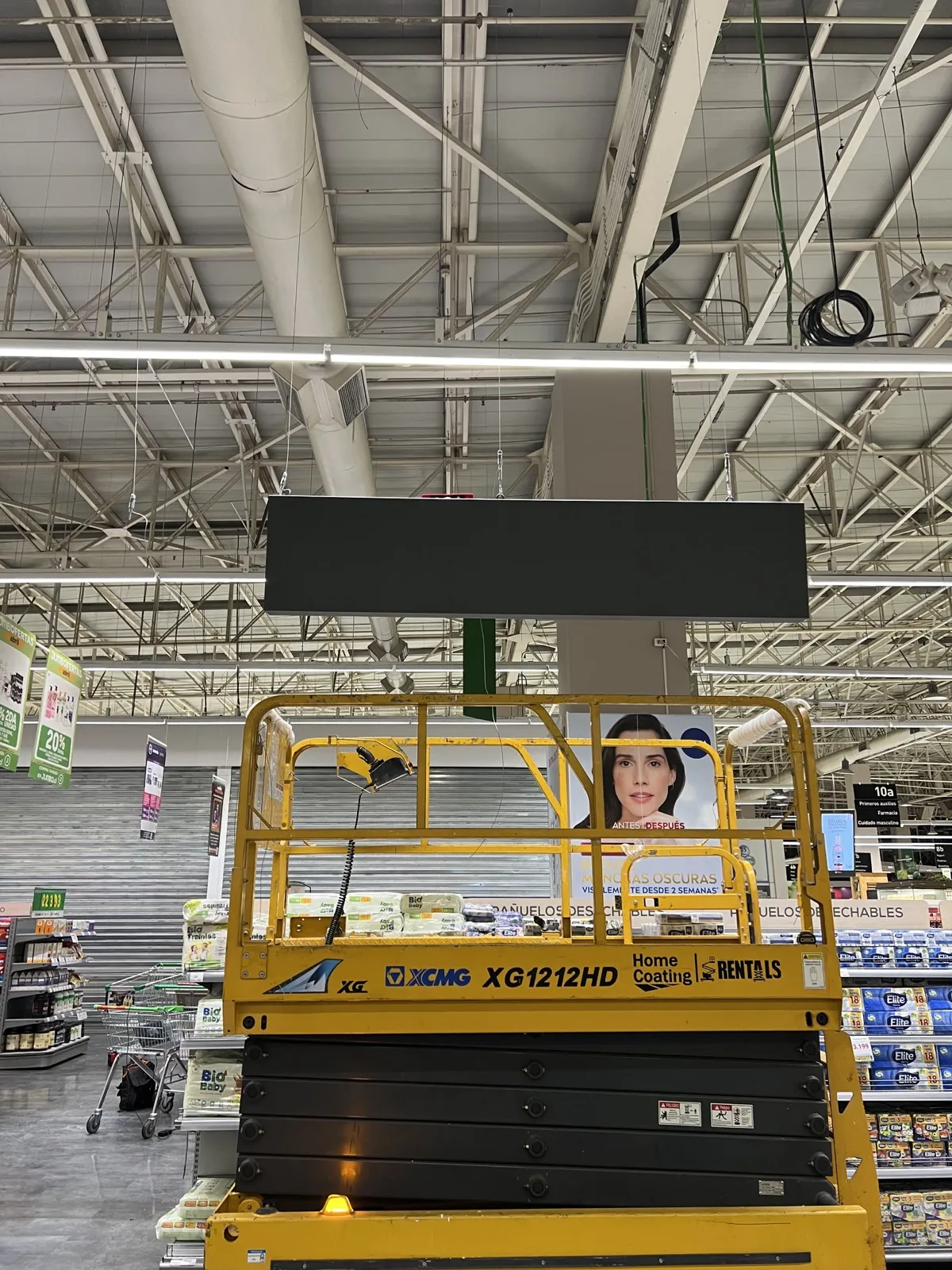 Jumbo: Pantalla LED lineal en sala de ventas